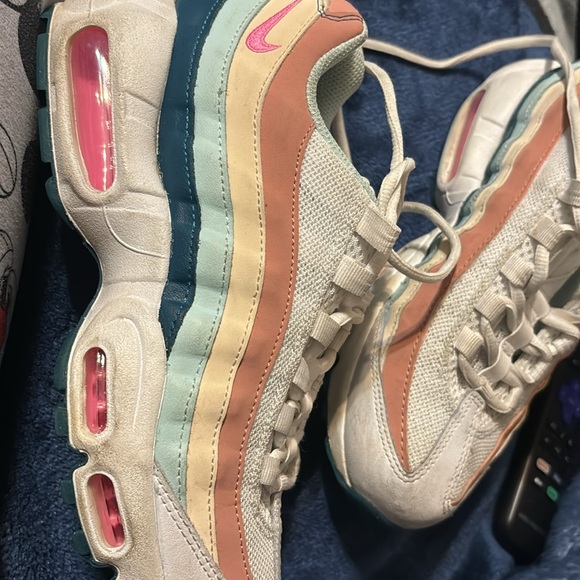 Nike air max 95. Multiple colors. - Picture 2 of 4